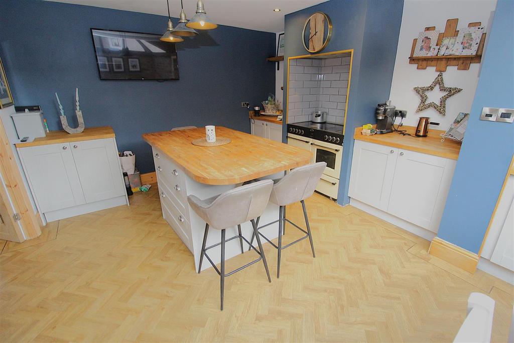 Kitchen3.JPG