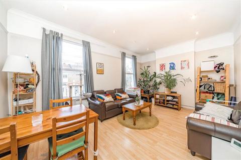 3 bedroom flat for sale, Drakefell Road, London SE4