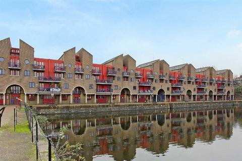 37 Maynards Quay, London, E1W 3RY