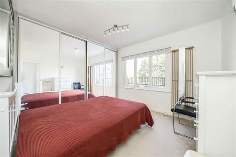 2 bedroom flat to rent, Twickenham Road, Teddington TW11