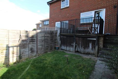 2 bedroom terraced house to rent, Woodchurch Close,  Chatham, ME5