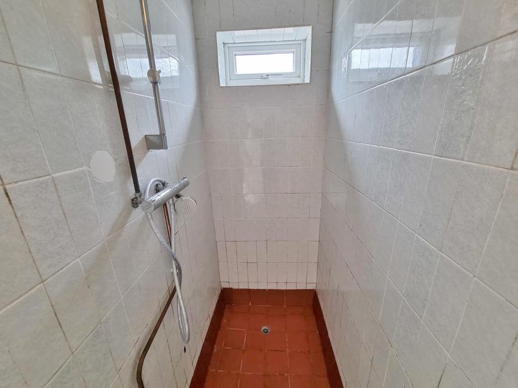 Shower Room.jpg