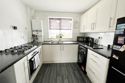 2 bedroom flat to rent, The Chase, Rayleigh, Essex