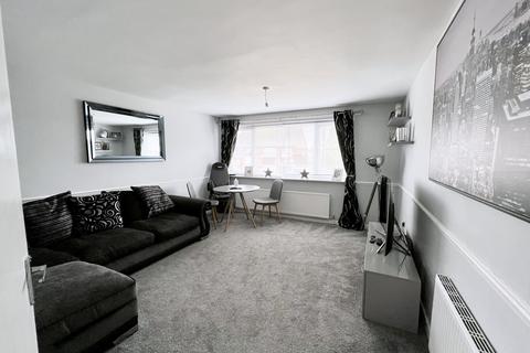 2 bedroom flat to rent, The Chase, Rayleigh, Essex