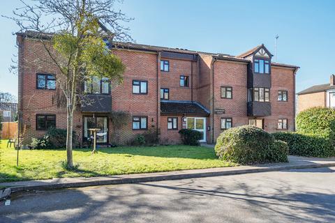 1 bedroom flat for sale, Sycamore Court, Farncombe GU7