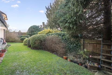 6 Basildon Close, Sutton, SM2 5QJ
