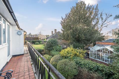 6 Basildon Close, Sutton, SM2 5QJ