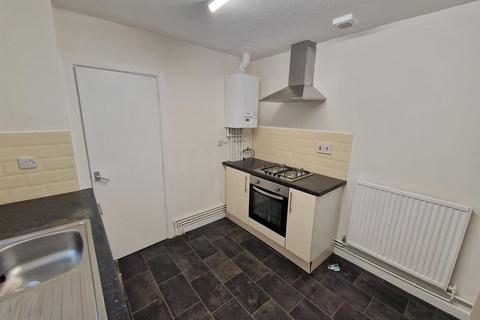 Studio to rent, Page Street, Central Swansea