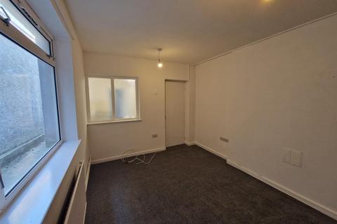 Studio to rent, Page Street, Central Swansea