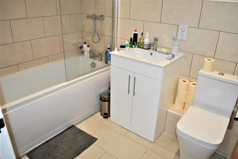 2 bedroom flat to rent, Green Lane, Wakefield WF2