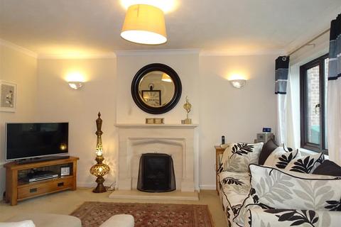 3 bedroom detached house to rent, The Oaks