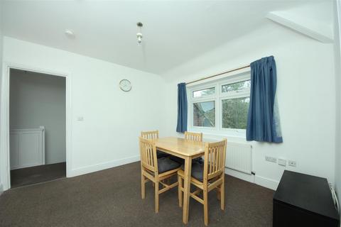 3 bedroom flat to rent, Brentmead Gardens, NW10