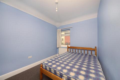 3 bedroom flat to rent, Brentmead Gardens, NW10