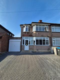 4 bedroom semi-detached house to rent, Valley Drive, London NW9