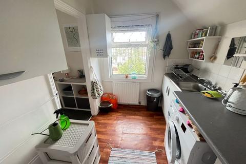 1 bedroom flat to rent, D Robinson Road, London