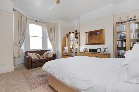 4 bedroom apartment to rent, Sumatra Road, West Hampstead, London, NW6