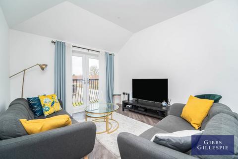 2 bedroom flat to rent, West Way, Ruislip, HA4