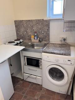 Studio to rent, Vivian Avenue, Hendon NW4