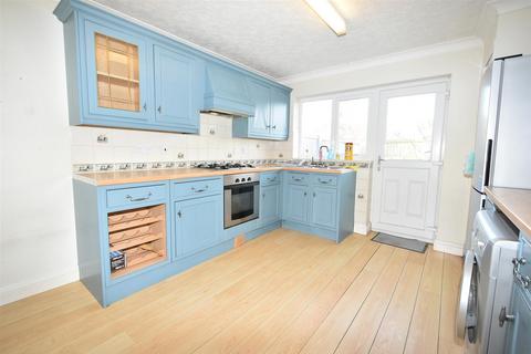 3 bedroom semi-detached house for sale, Margraten Avenue, Canvey Island SS8