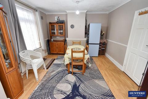 3 bedroom semi-detached house for sale, Greenside Place, Leicester