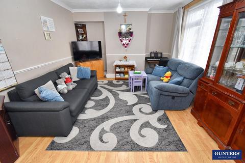 3 bedroom semi-detached house for sale, Greenside Place, Leicester