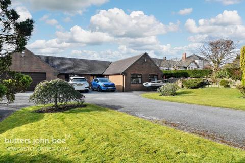 4 bedroom detached bungalow to rent, Tomfields, STOKE-ON-TRENT