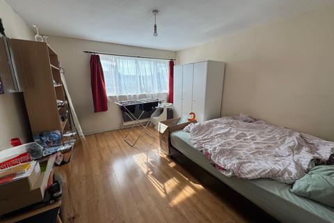 3 bedroom flat for sale, Hounslow, TW5