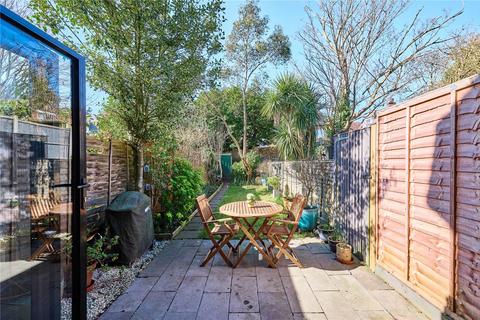 2 bedroom flat for sale, Ashlake Road, London, SW16