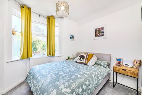 2 bedroom flat for sale, Ashlake Road, London, SW16