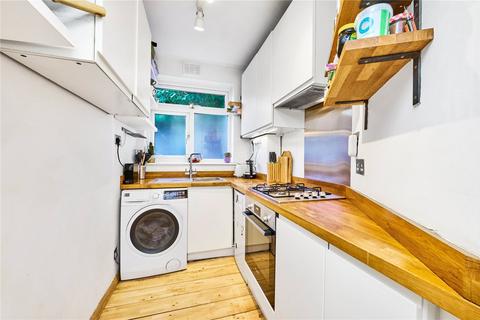 2 bedroom flat for sale, Ashlake Road, London, SW16