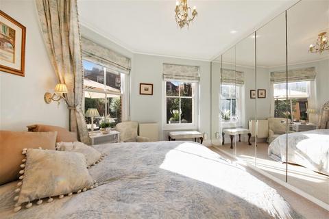 3 bedroom flat to rent, Albert Bridge Road, SW11