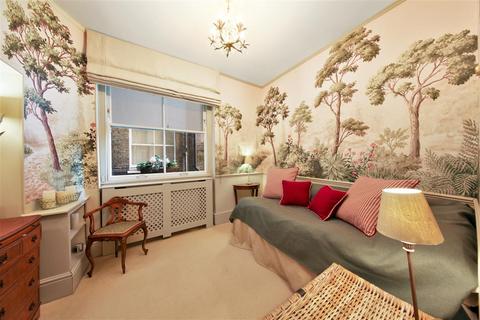 3 bedroom flat to rent, Albert Bridge Road, SW11