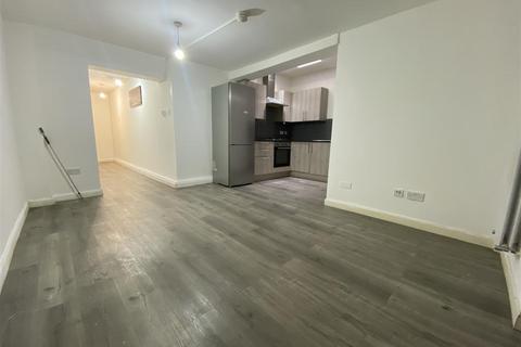 2 bedroom apartment to rent, Forest Road, London