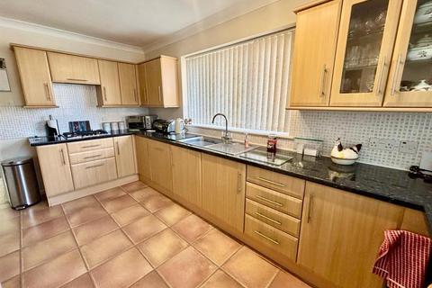 3 bedroom detached bungalow for sale, Edenfield Avenue, Hornsea