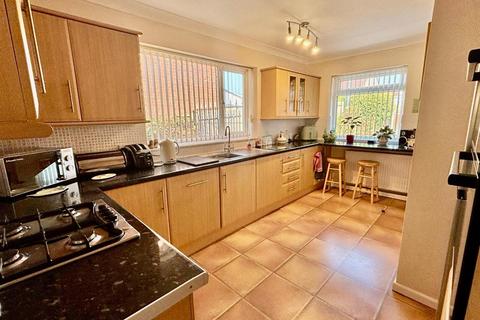 3 bedroom detached bungalow for sale, Edenfield Avenue, Hornsea