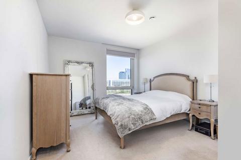 2 bedroom flat for sale, Paddlers Avenue, Brentford TW8