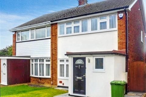 3 bedroom semi-detached house to rent, Alicia Avenue, Wickford