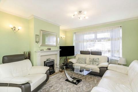 3 bedroom semi-detached house to rent, Grand Avenue, Surbiton KT5