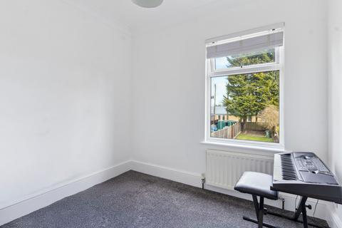 6 Douglas Crescent, Houghton Regis, Dunstable, LU5 5AT