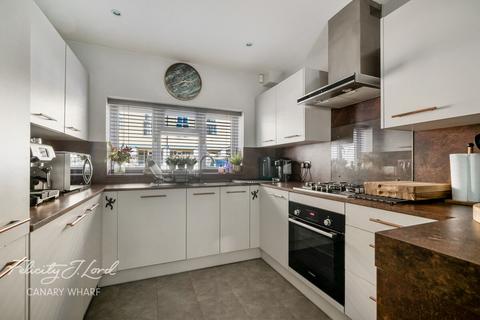 2 Arden Crescent, London, E14 9WA