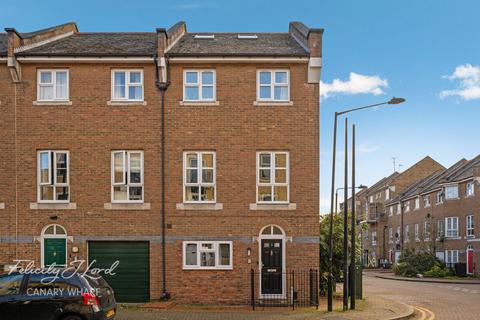 2 Arden Crescent, London, E14 9WA