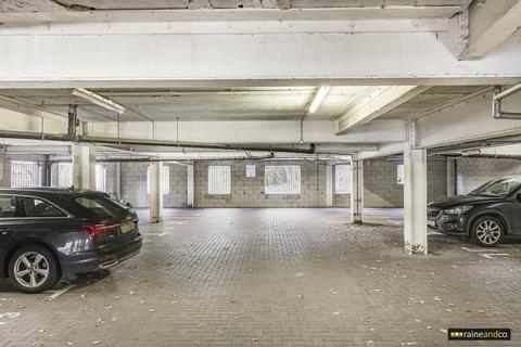 16, Kings Place North Drive, Hatfield, AL9 5EG
