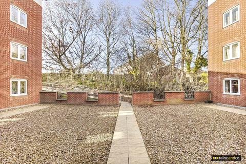 16, Kings Place North Drive, Hatfield, AL9 5EG