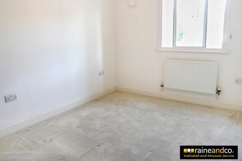 16, Kings Place North Drive, Hatfield, AL9 5EG