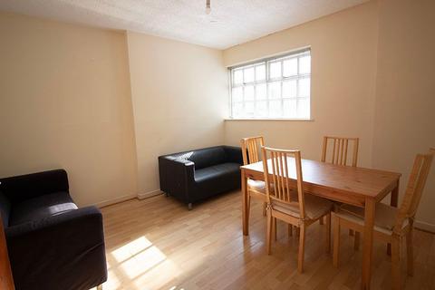 4 bedroom flat to rent, 164 North Sherwood Street, Nottingham, NG1 4EF