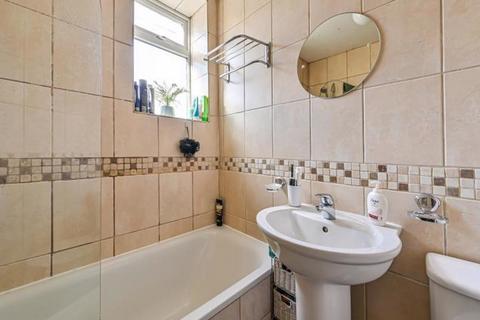 2 bedroom flat for sale, CLONE - 1a Denison Road, London