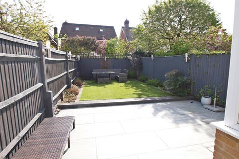 52 Whitstone Lane, Beckenham, BR3 3FZ