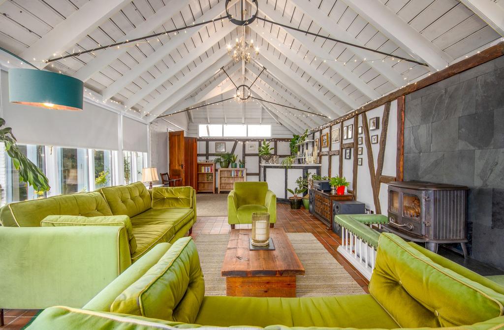 Garden/Entertainment Room
