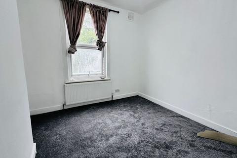 2 bedroom flat for sale, Claremont Road, Harrow HA3