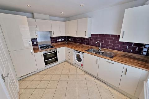 3 bedroom end of terrace house to rent, Denford Close, Burton Latimer, NN15